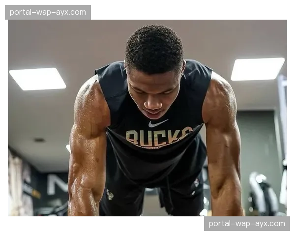 特写:布里安娜·斯图尔特休赛期投身青少年篮球训练营 特写:布里安娜·斯图尔特休赛期投身青少年篮球训练营